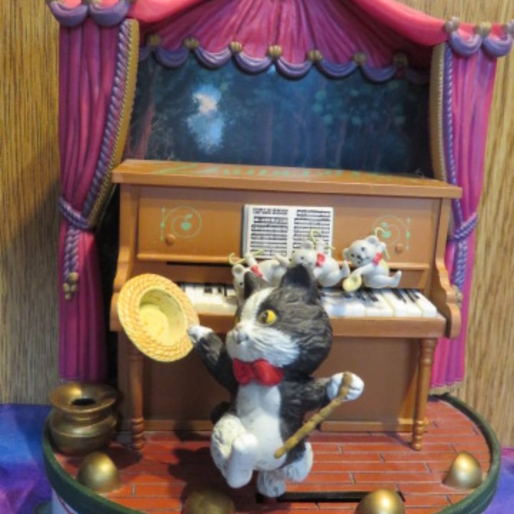 Vintage ENESCO Follies CAT and Mice Vaudeville Music Box Works See Video (F15)